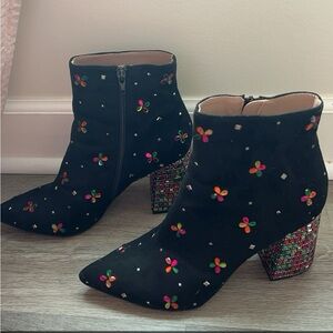 Betsey Johnson boots🩷💚💛